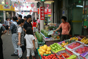 Traditional market Image source: Kihoilbo